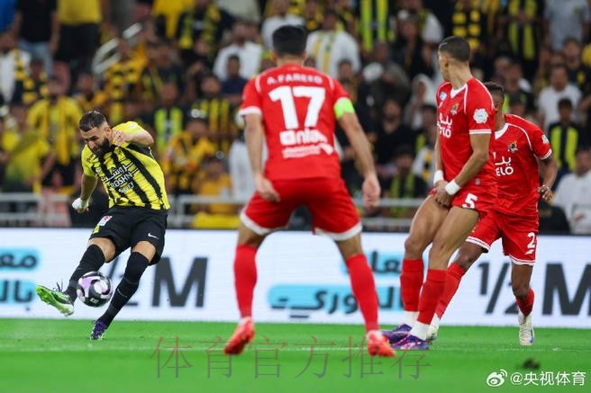 本泽马头球辕门射戟连续7场破门 刷新皇马生涯最佳 本泽马头球辕门射戟连续7场破门 刷新皇马生涯最佳