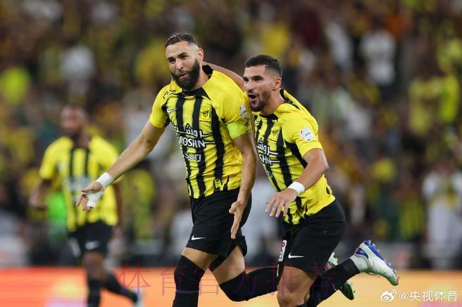 本泽马头球辕门射戟连续7场破门 刷新皇马生涯最佳 本泽马头球辕门射戟连续7场破门 刷新皇马生涯最佳