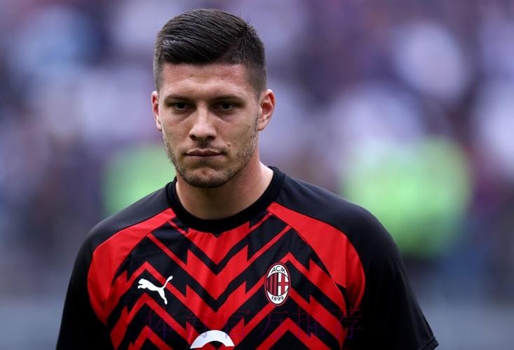 经过与雷比奇的沟通 约维奇告知朋友想加盟米兰 经过与雷比奇的沟通 约维奇告知朋友想加盟米兰